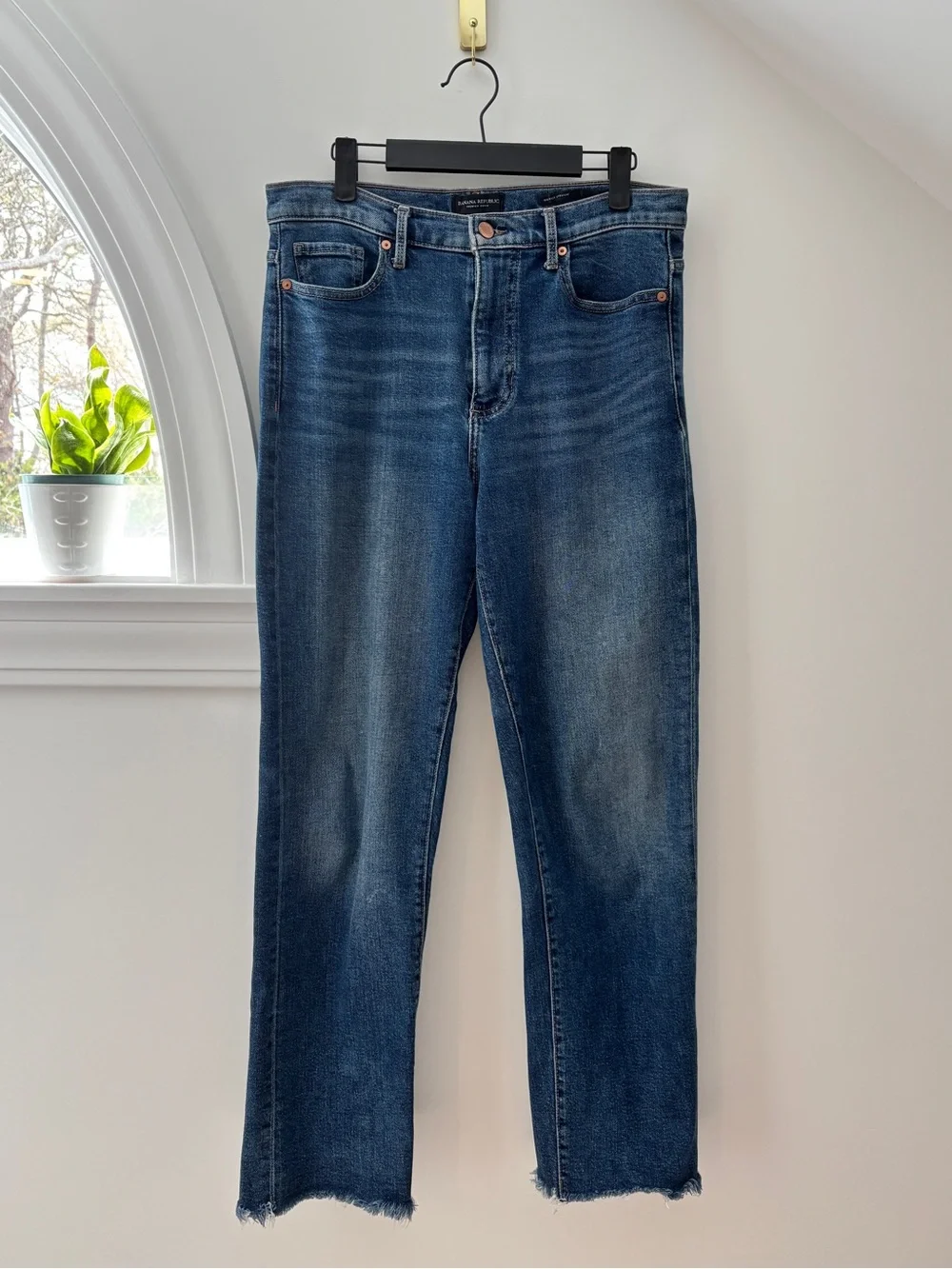 Banana Republic Mid-rise Straight Leg Jeans Womens 29 Medium Wash Raw Hem - Picture 2 of 12